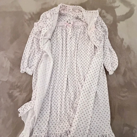 Laura Dale Pink Rosebud Traditional Peignoir Set - Picture 3 of 8